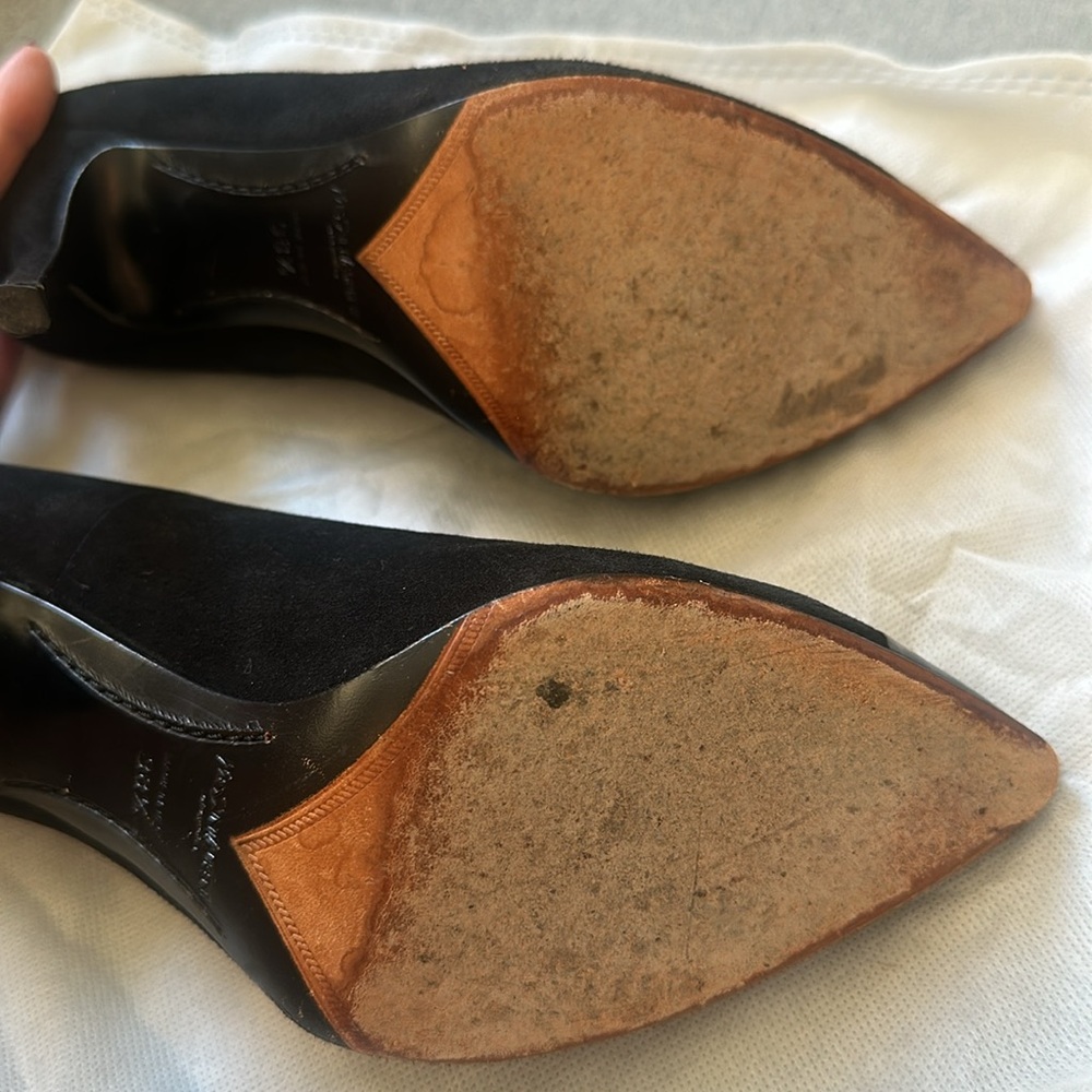 Yves Saint Laurent Suede Pumps in Black - Picture 4 of 8